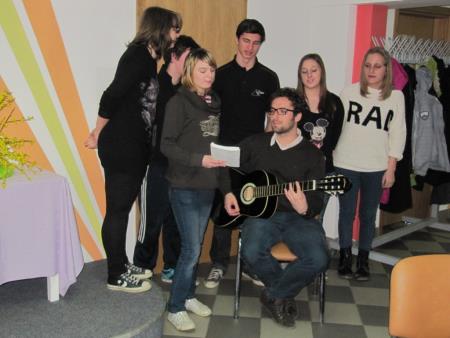 Okrogla miza Otrok v rejništvu = otrok med dvema družinama 20